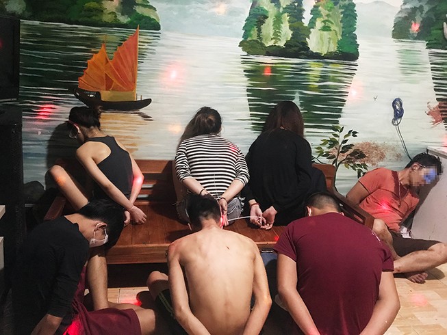 Tổ chức 'chợ' ma túy đá tại nhà với con ruột, dâu, rể tham gia