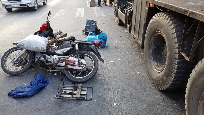 Nhờ vất xe máy tháo chạy, người đàn ông thoát chết thần kỳ