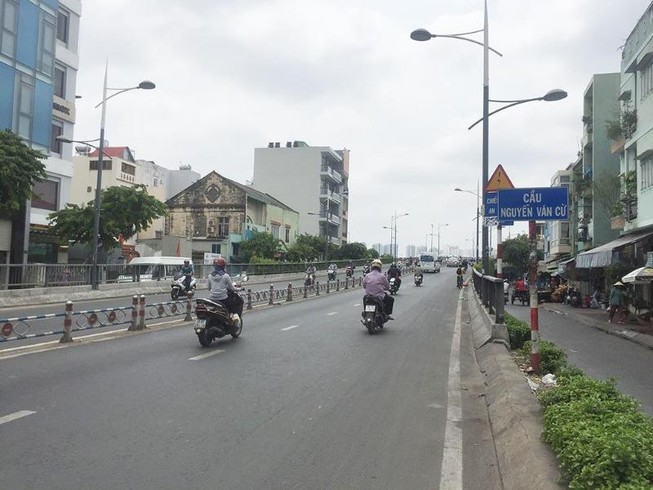 Xác định kẻ đâm nhiều người ở cầu Nguyễn Văn Cừ