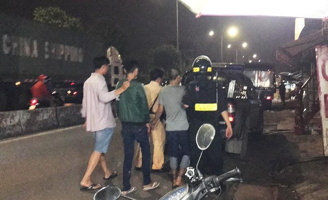 Tổ tuần tra 363 tóm 2 kẻ trộm xe máy trong đêm ở Hóc Môn