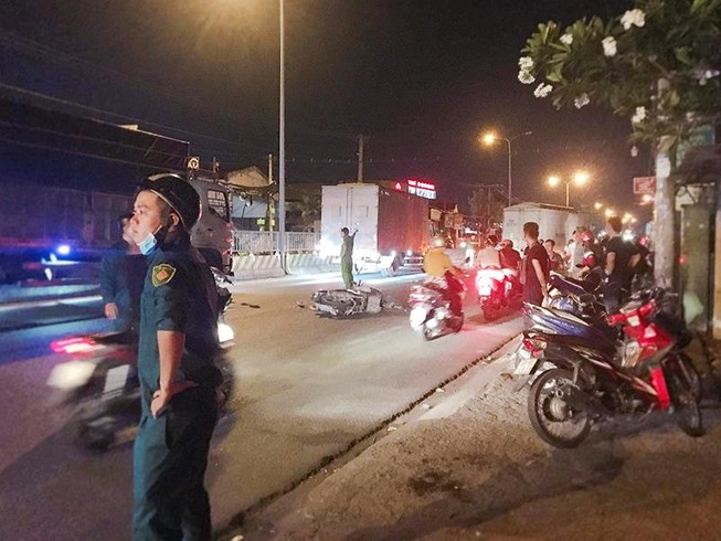 Ô tô tải cuốn thanh niên đi xe máy vào gầm ở Thủ Đức