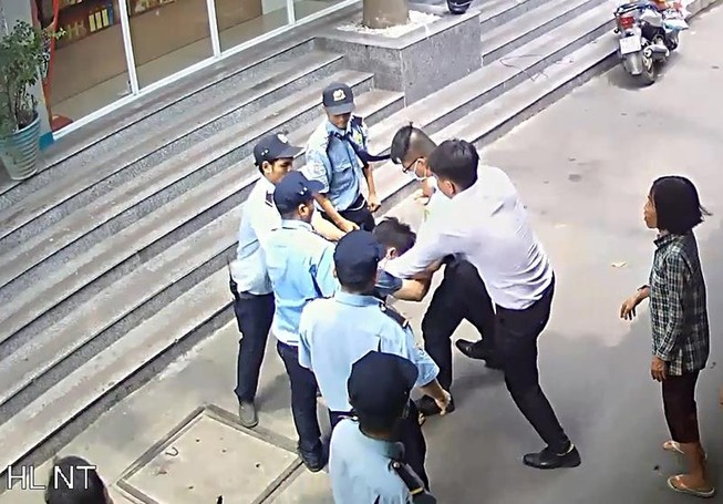 Đánh nhau ở bệnh viện 115, 2 bảo vệ phải uống phơi nhiễm