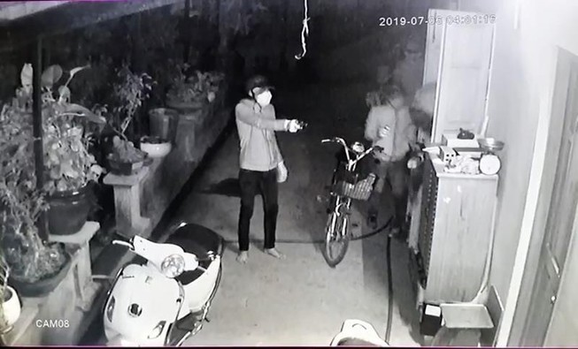Nhóm người dùng súng vào nhà dân ở Củ Chi để cướp