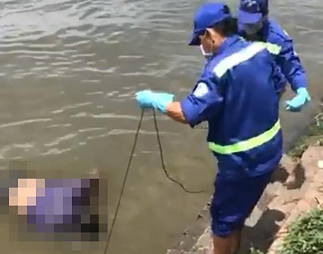 Thi thể 1 người đàn ông trôi trên sông Sài Gòn