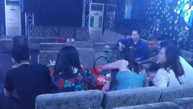 Hùn tiền mua ma túy vào bar 369 ở quận 7 để chơi chung