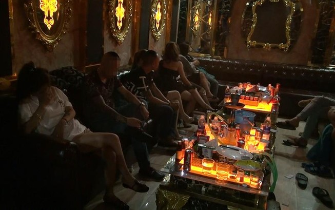Kiểm tra nhà hàng 'chỉ tiếp khách quen sau 0 giờ' ở Gò Vấp