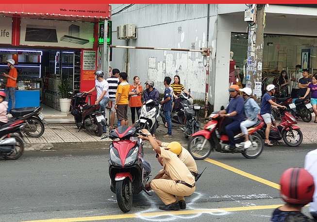 Ngã ở tốc độ cao, người đàn ông đập đầu xuống đường tử vong
