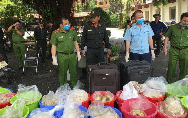Con em gia đình công chức đang bị lôi kéo dùng ma túy