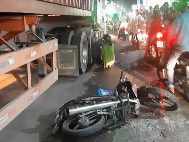 Container cán hai cháu bé thương vong ở quận 12
