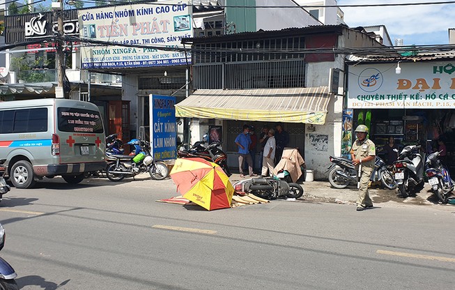 1 nữ sinh viên tử nạn trên đường Phạm Văn Bạch