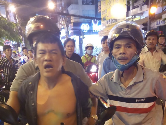 ‘Hiệp sĩ Tân Bình’ bắt tên trộm xe có ba tiền án