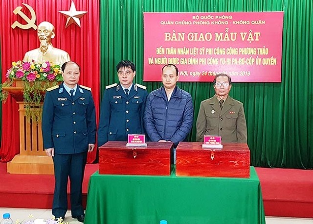 Bàn giao mẫu vật vụ MiG21U mất tích 47 năm trước