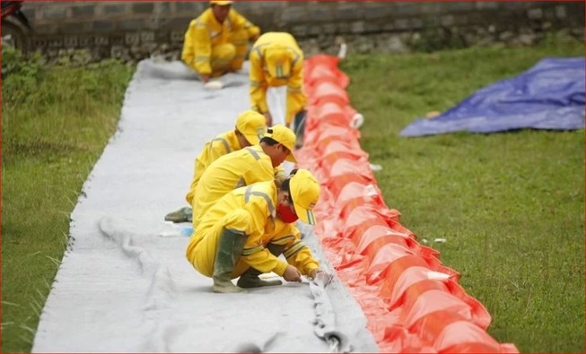 Trung tâm Ứng phó sự cố môi trường Việt Nam chuẩn bị màng lọc dầu cho Viwasupco.