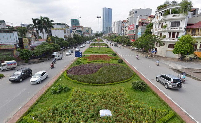 Hà Nội xén dải phân cách mở rộng đường Nguyễn Chí Thanh