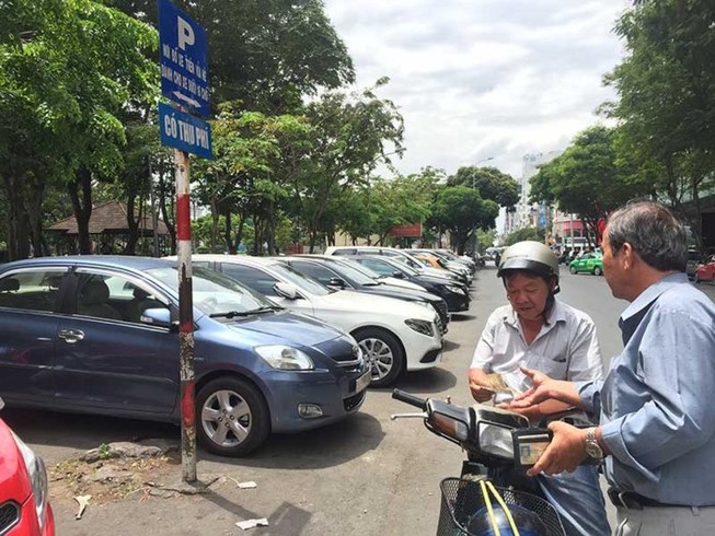 TP.HCM: Phí đậu ôtô vài giờ lên tới cả trăm ngàn đồng?