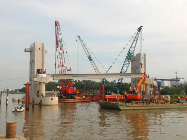 Cần 290 người vận hành hệ thống cống ngăn triều