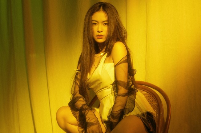 Hoàng Thùy Linh ma mị vẫn quyến rũ