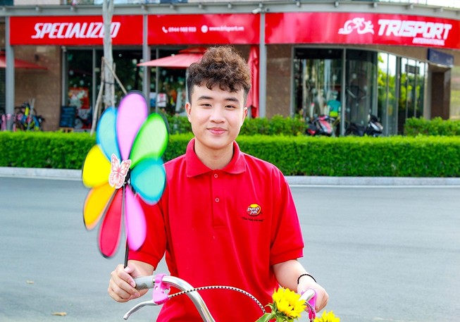 'Tóc xù Mon Hoàng Anh' P336 lớn bổng trong MV nhạc tình