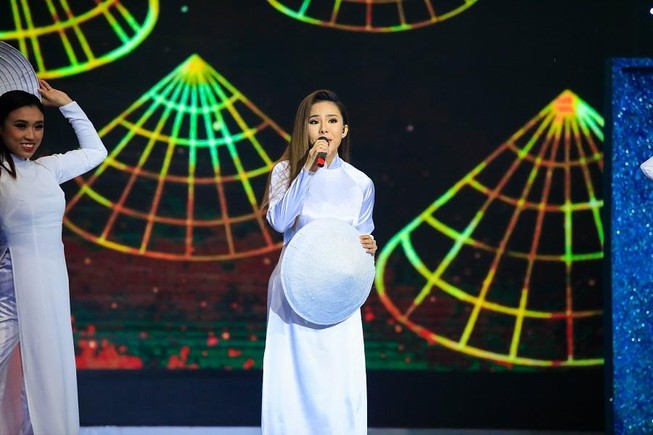Xuất hiện một danh ca Phương Dung 19 tuổi