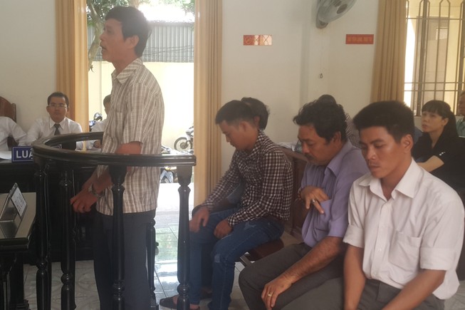 Xử 5 bảo vệ rừng hủy hoại tài sản