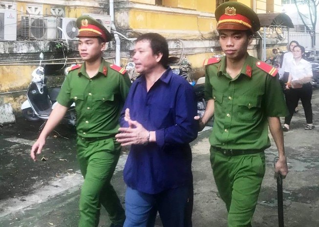 79 thanh tra giao thông, CSGT thoát trong vụ ‘logo xe vua'