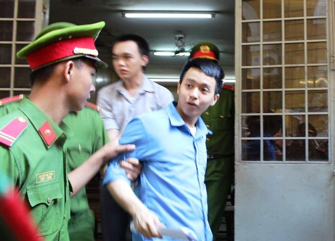 Bị cáo nói không khỏe, thiếu minh mẫn, đề nghị tòa hoãn xử