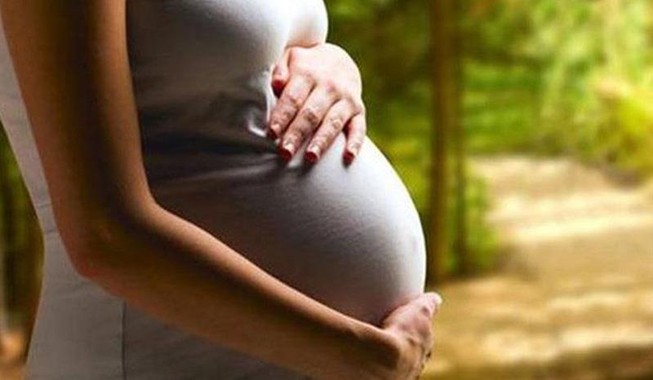 Tòa phải hoãn xử vì phát hiện bị cáo mang thai 8 tháng