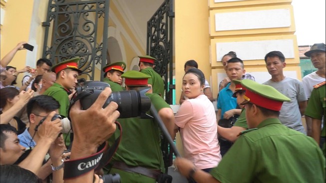 Chưa tuyên án hot gril Ngọc Miu, tòa quay lại phần xét hỏi