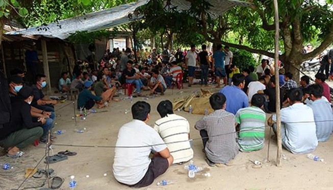 San lấp mặt bằng, thuê lều dựng trại để lập sòng bạc