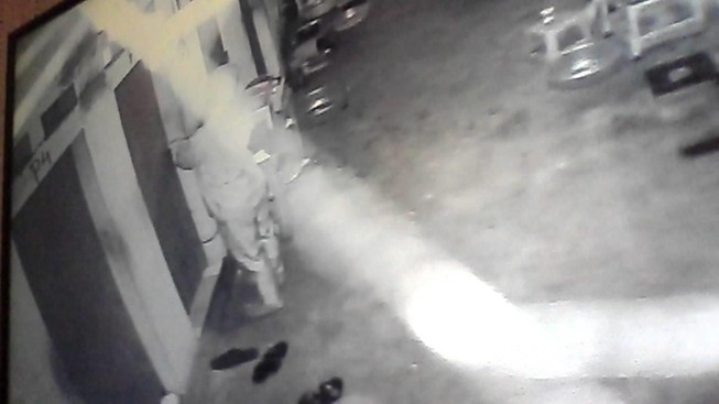 Bắt được trộm nhờ camera giám sát ghi lại
