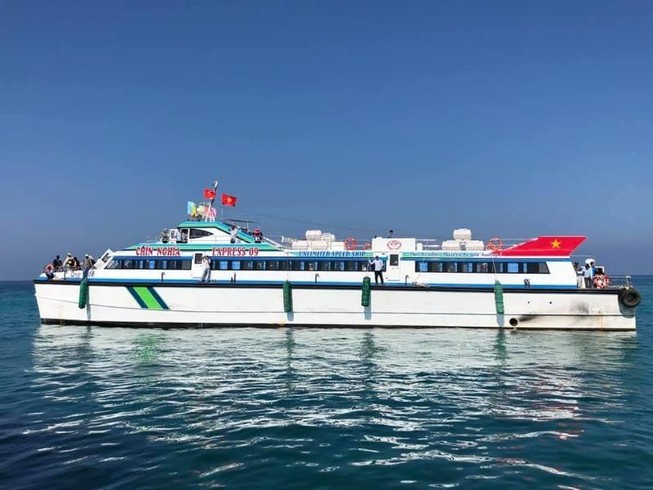 Đã có tàu siêu tốc 'khủng' chở khách ra đảo Lý Sơn