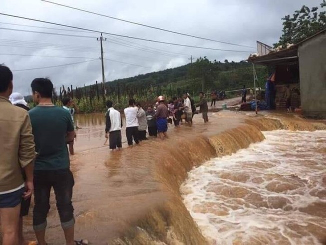 Đã tìm thấy thi thể ba người bị đồi lở nuốt chửng ở Đắk Nông