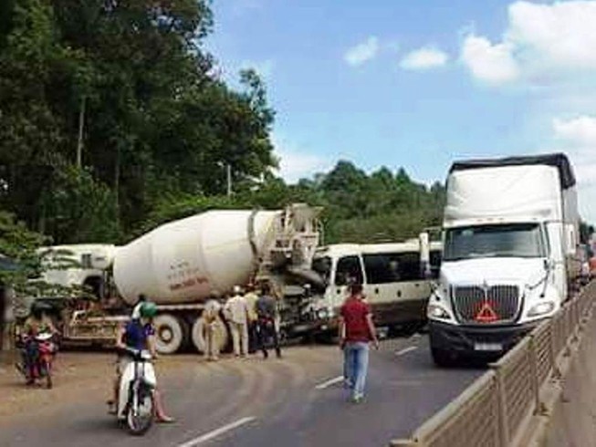Tai nạn nghiêm trọng trên đèo Mẹ Bồng Con