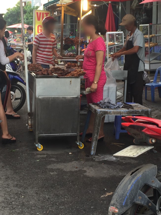 Thức ăn lề đường và nguy cơ về an toàn thực phẩm