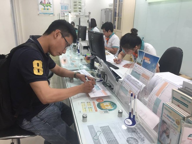 Điện lực TP.HCM không còn tổ chức thu tiền điện tại nhà