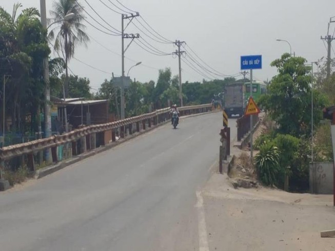 Khẩn trương sửa cầu hay xảy ra tai nạn ở Củ Chi