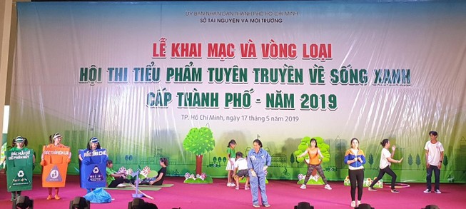 Tuyên truyền bảo vệ môi trường bằng... tiểu phẩm