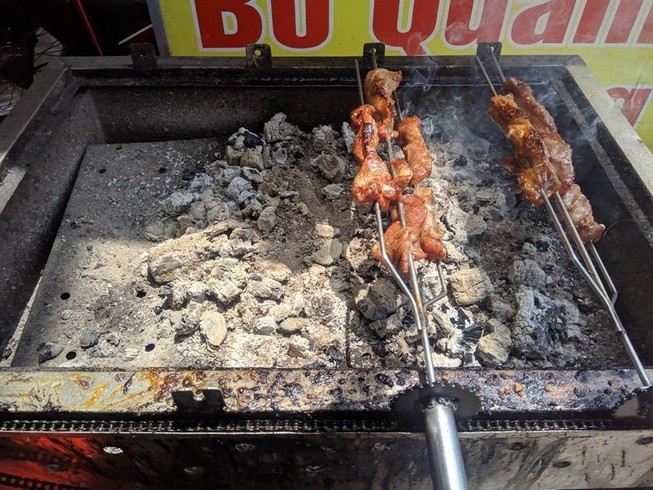 Ăn thịt nướng lề đường coi chừng bị ung thư