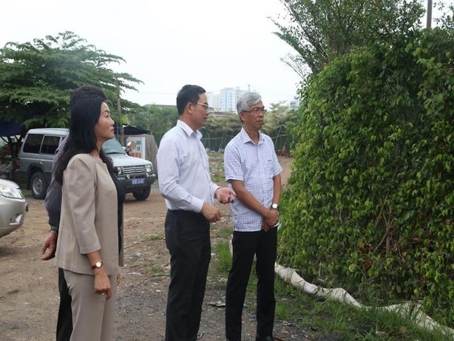TP.HCM vận động người dân không xả rác ra đường và kênh rạch