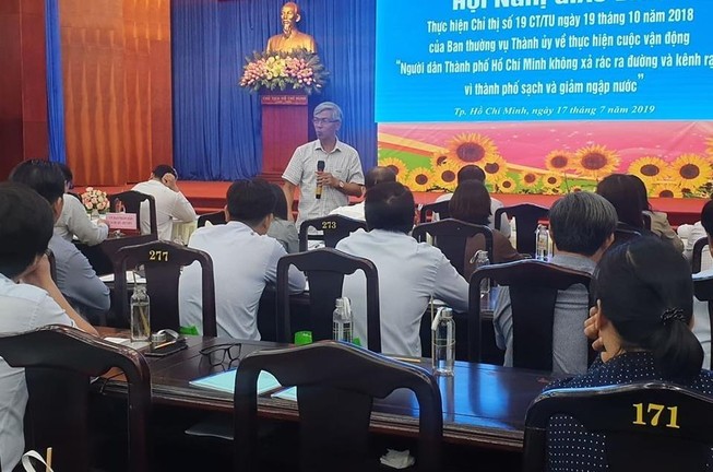 TP.HCM yêu cầu hạn chế sử dụng nước uống đóng chai công sở