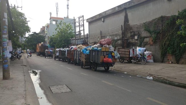 Vận chuyển rác còn gây ô nhiễm môi trường