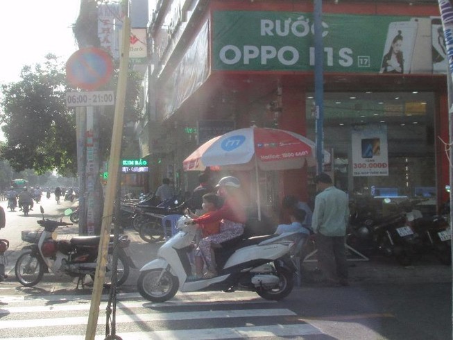 Bắt giữ bảo vệ trộm 80 điện thoại tiền tỉ