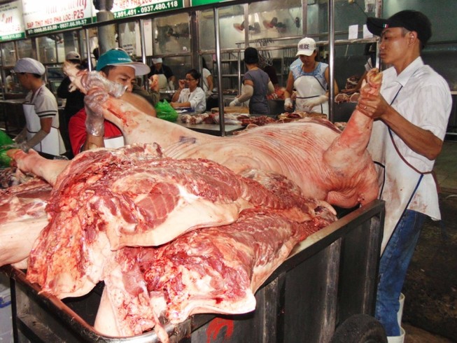 Chủ thịt heo dính chất an thần: Xử sao?