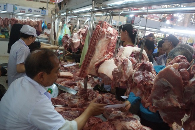 Giá thịt heo, gà, vịt...lại 'rủ nhau' giảm