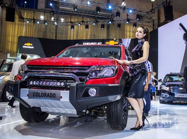 Ô tô Chevrolet nhập mới 'khai giá thấp bất thường'