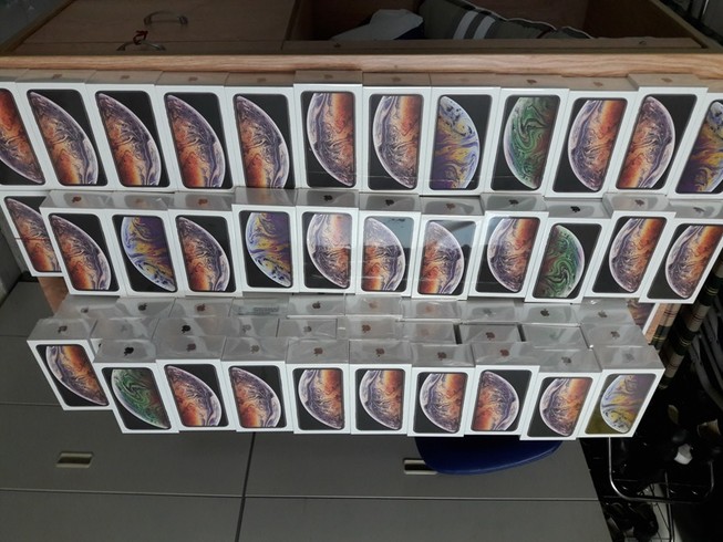 Hơn 250 iPhone vận chuyển trái phép qua sân bay Tân Sơn Nhất