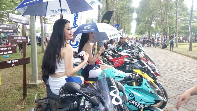 Thích đi ô tô, người Việt vẫn ầm ầm mua gần 2,5 triệu xe máy
