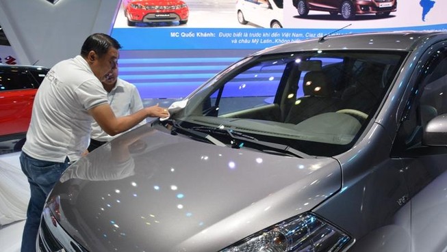 Giá ô tô nhập khẩu giảm còn 460 triệu đồng/chiếc
