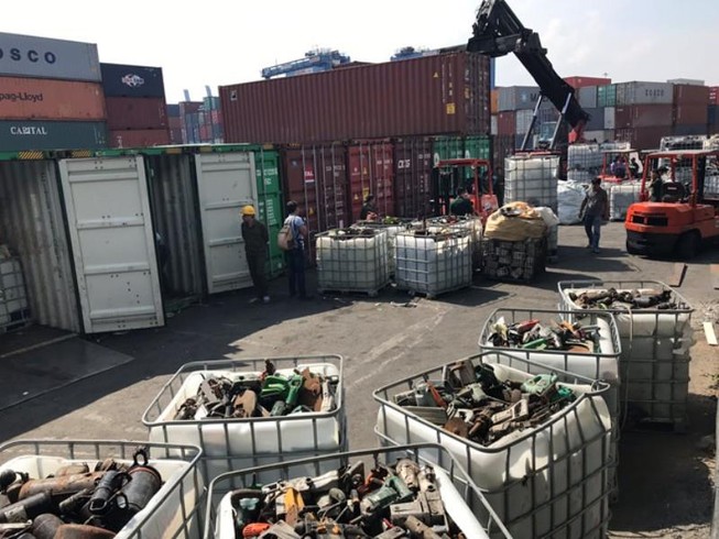 Vẫn 'đau đầu' với 23.000 container rác ngoại nhập nằm ở cảng