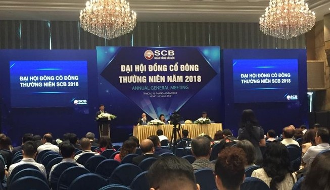 Tiền rất nhiều để làm gì mà không chia cổ tức